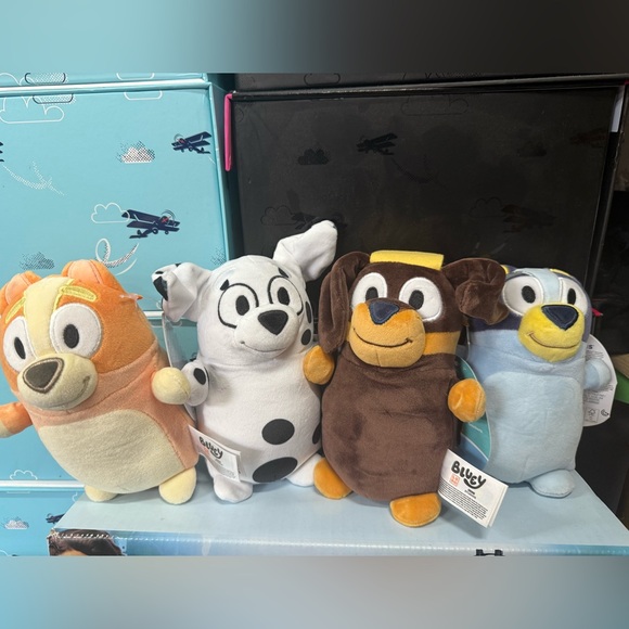 Other - BLUEY AND FRIENDS 6” HUG MEES Plush Toy BUNDLE